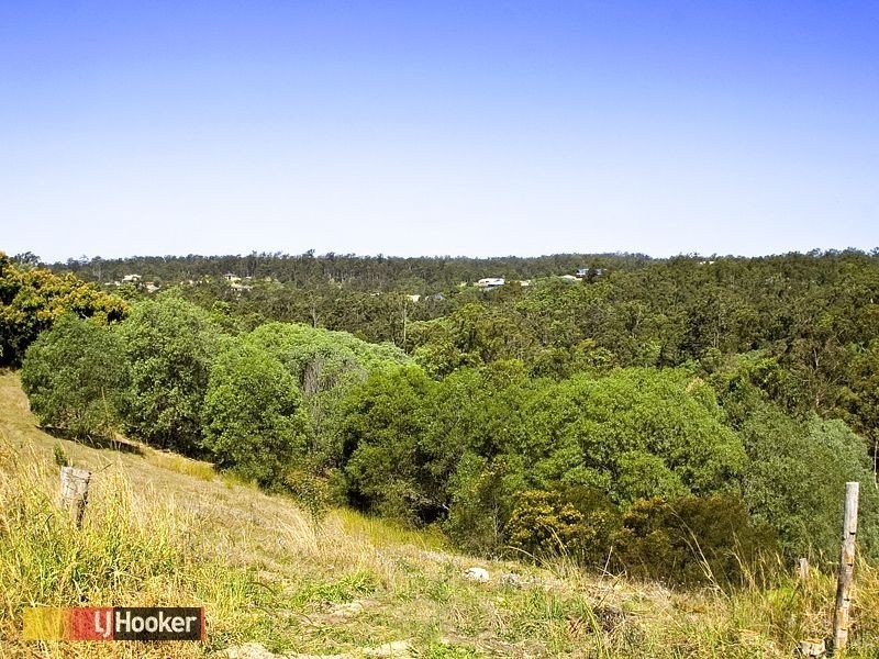 18 Hacker Road, Cashmere QLD 4500