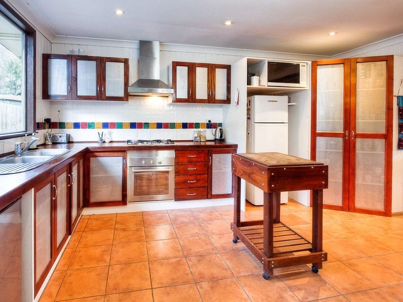 4 Wallaroy Court, Ferny Hills QLD 4055