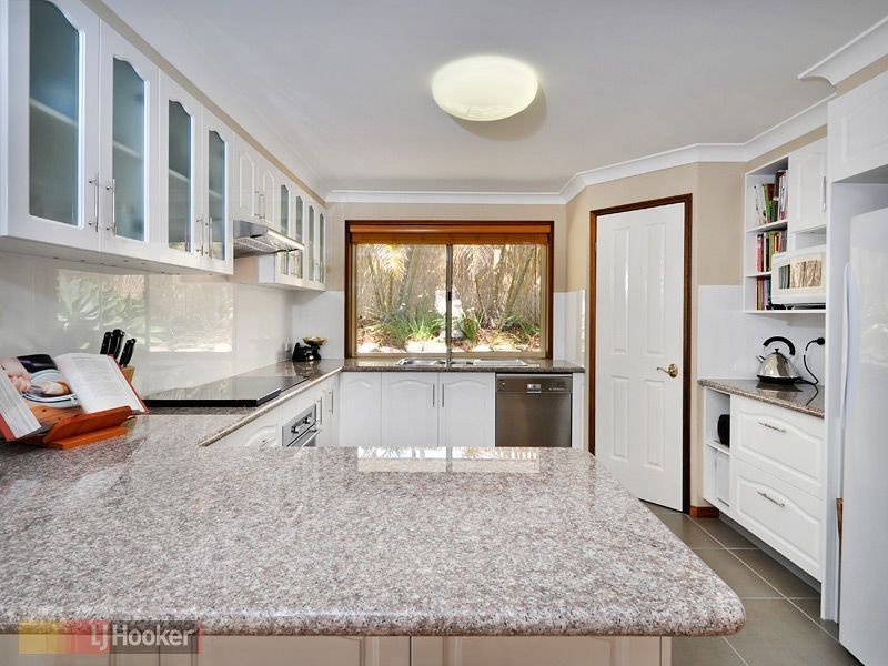 17 Oakmont Crescent, Albany Creek QLD 4035