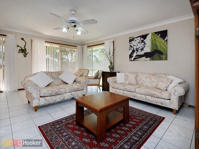 17 Oakmont Crescent, Albany Creek QLD 4035