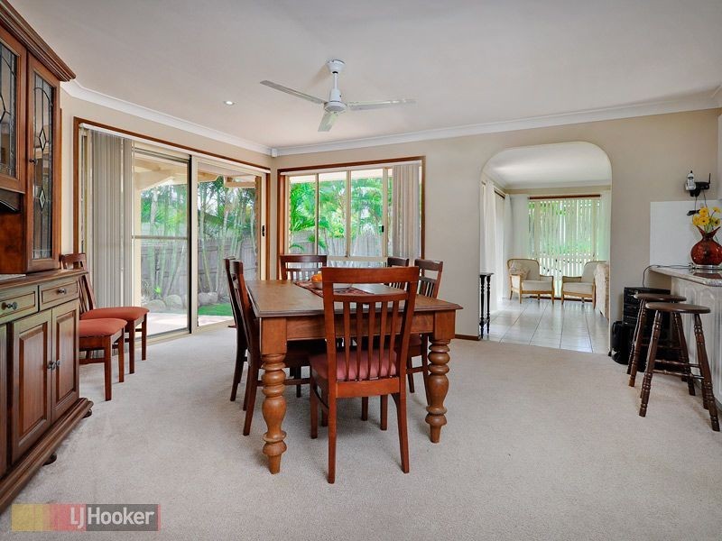 17 Oakmont Crescent, Albany Creek QLD 4035