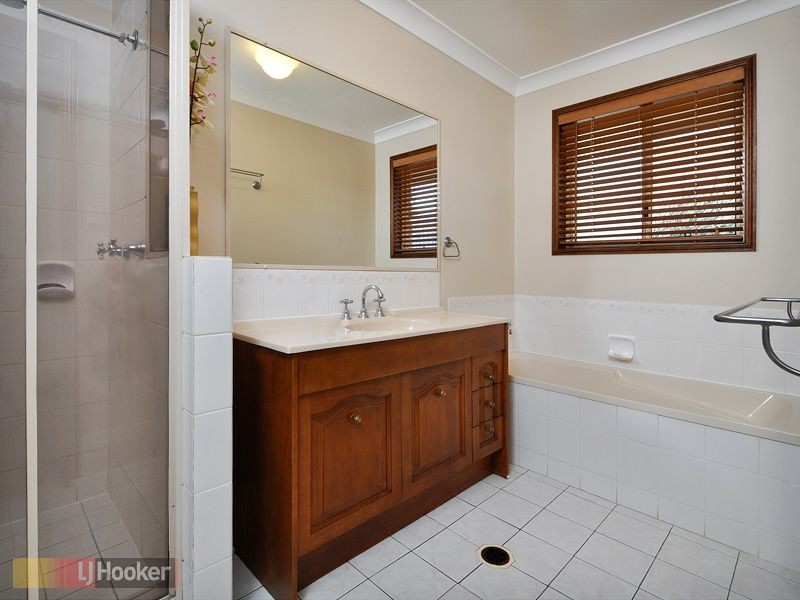 17 Oakmont Crescent, Albany Creek QLD 4035