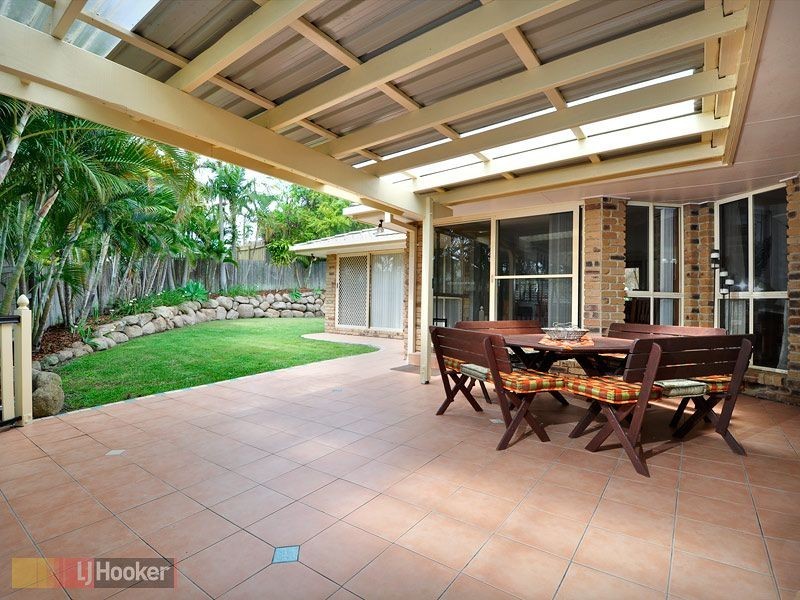 17 Oakmont Crescent, Albany Creek QLD 4035