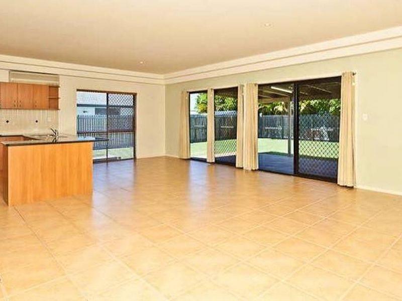 7 King Parrot Court, Cashmere QLD 4500