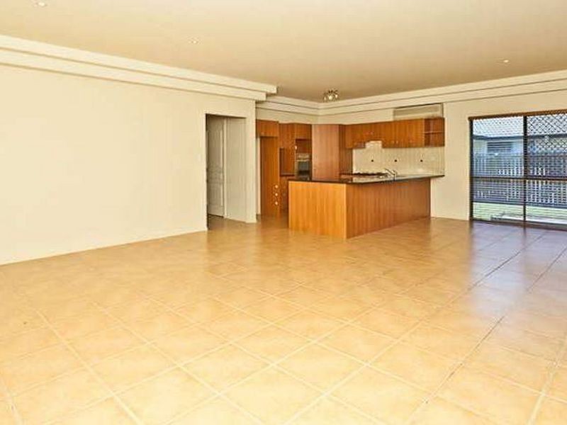 7 King Parrot Court, Cashmere QLD 4500