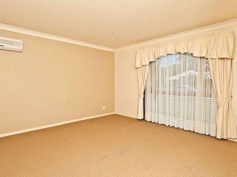 7 King Parrot Court, Cashmere QLD 4500