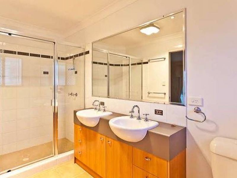 7 King Parrot Court, Cashmere QLD 4500