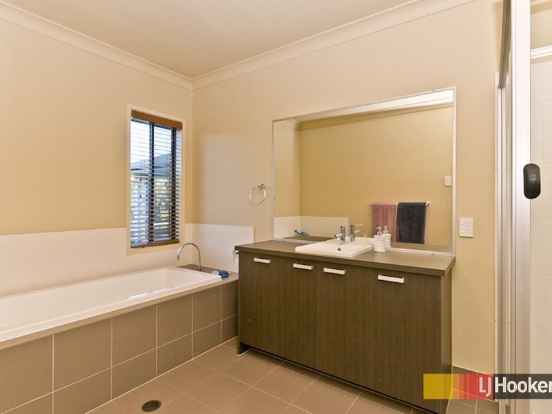 7 Wessling  Close, Cashmere QLD 4500