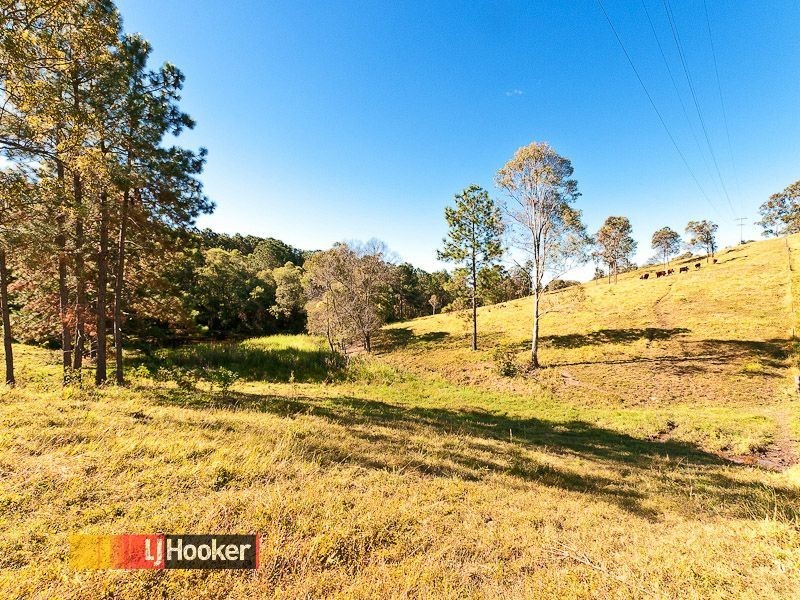 27 Fischle Rd, Cashmere QLD 4500