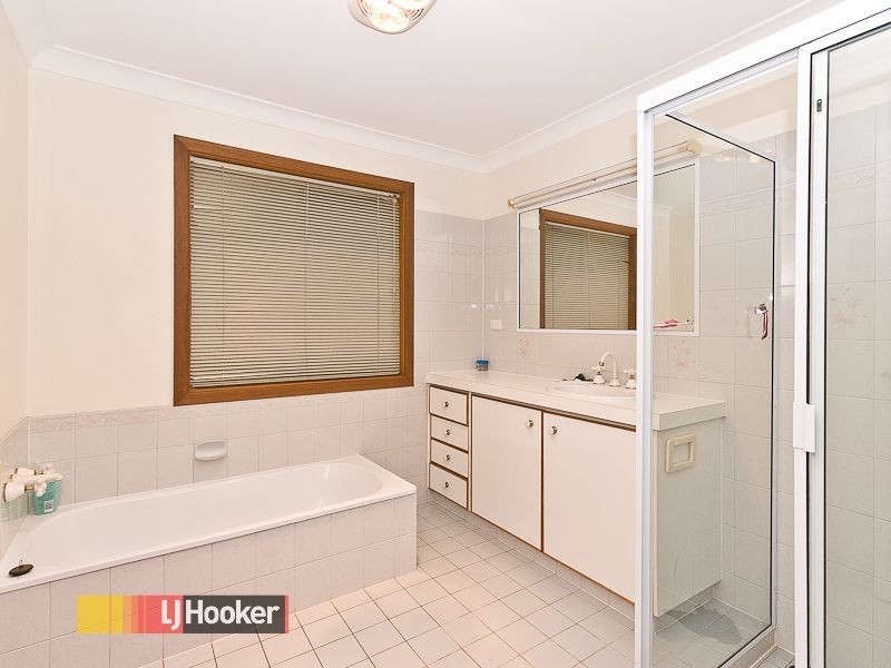 5 Hidden Valley Drive, Eatons Hill QLD 4037