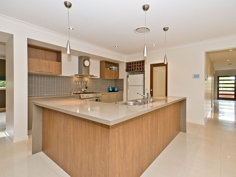 4 Kipfler Lane, Warner QLD 4500