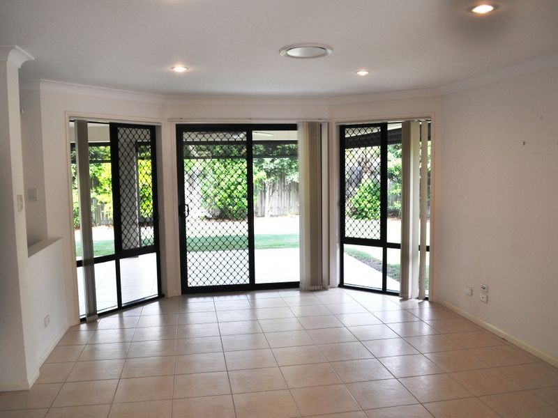 27 Franzin Drive, Cashmere QLD 4500