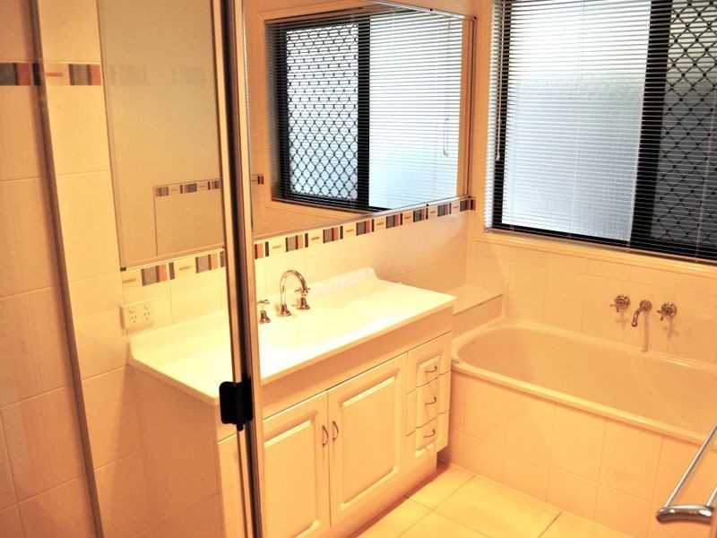 27 Franzin Drive, Cashmere QLD 4500