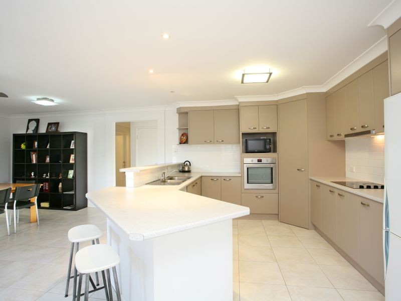 8 Mahaffey Crt, Cashmere QLD 4500