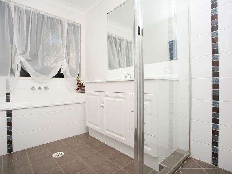 8 Mahaffey Crt, Cashmere QLD 4500