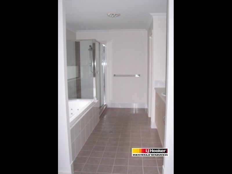 8 Tributary Court, Eatons Hill QLD 4037