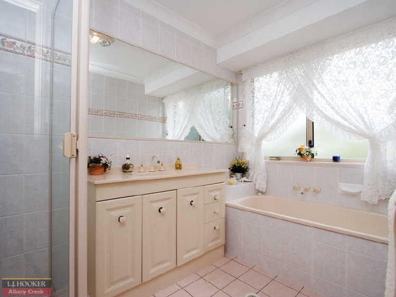 Eatons Hill QLD 4037