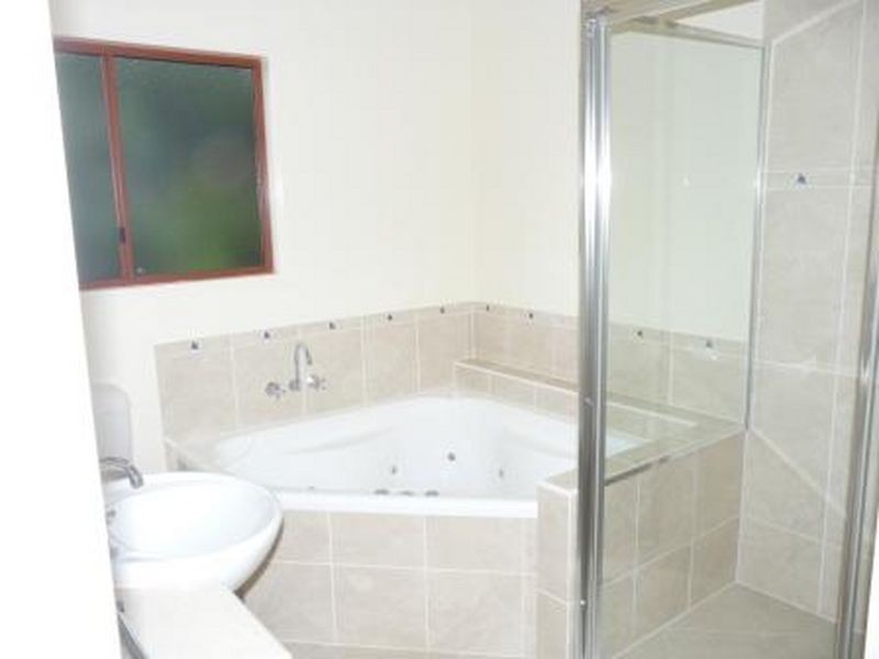 6 Othello Court, Eatons Hill QLD 4037