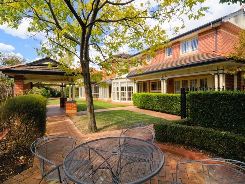 6 Lonsdale Place, West Pennant Hills NSW 2125