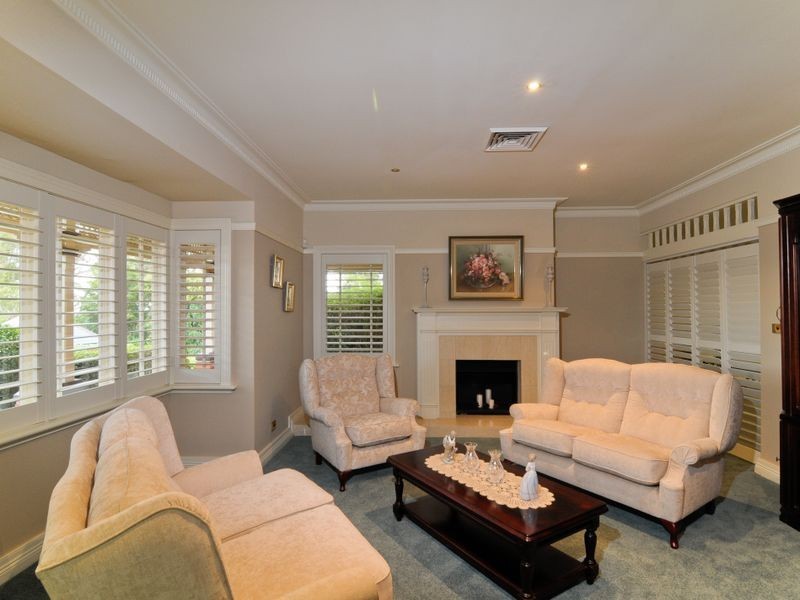 6 Lonsdale Place, West Pennant Hills NSW 2125