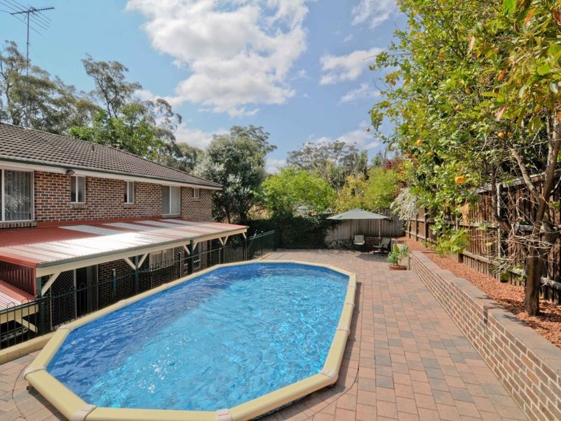 11 Dinmore Place, Castle Hill NSW 2154