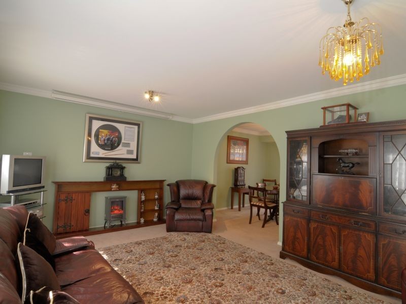 11 Dinmore Place, Castle Hill NSW 2154