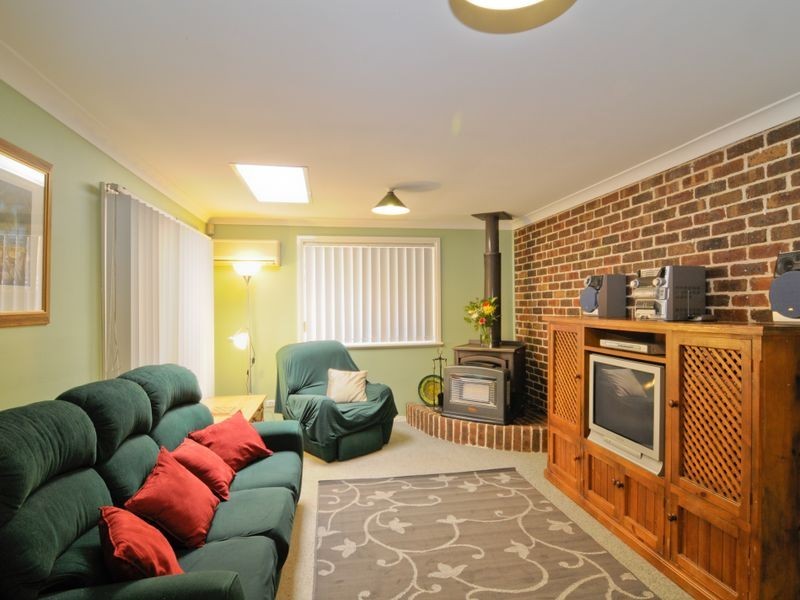 11 Dinmore Place, Castle Hill NSW 2154
