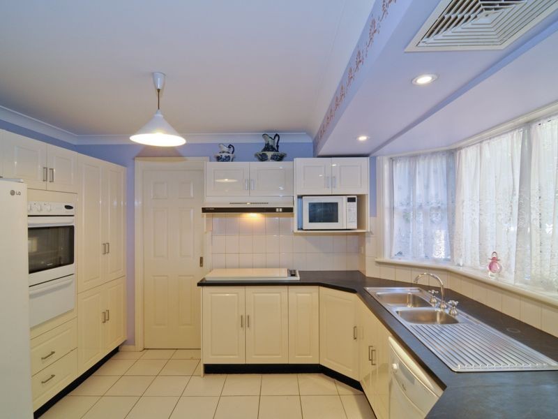 11 Dinmore Place, Castle Hill NSW 2154