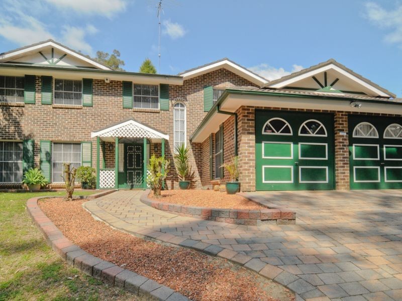 11 Dinmore Place, Castle Hill NSW 2154