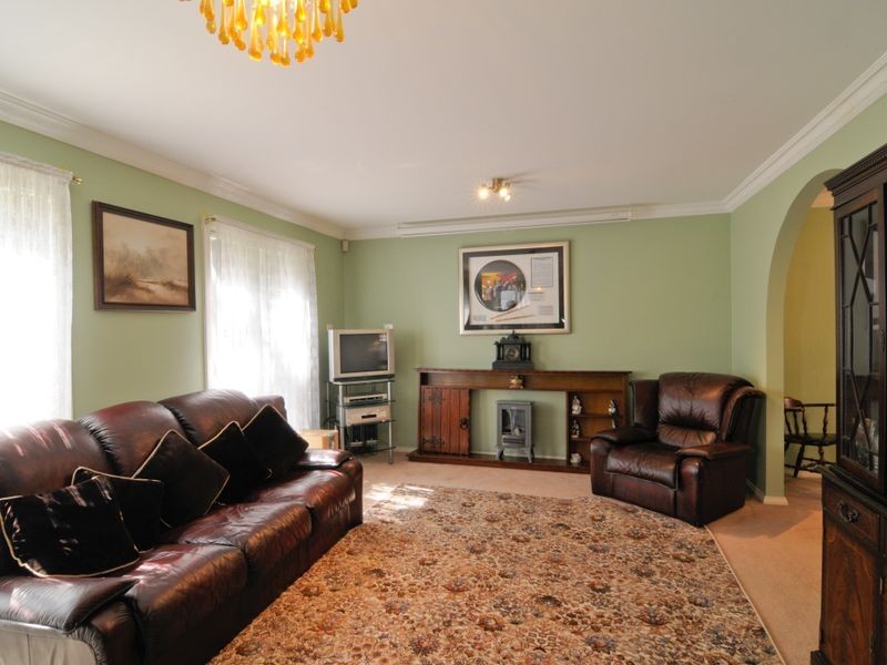 11 Dinmore Place, Castle Hill NSW 2154