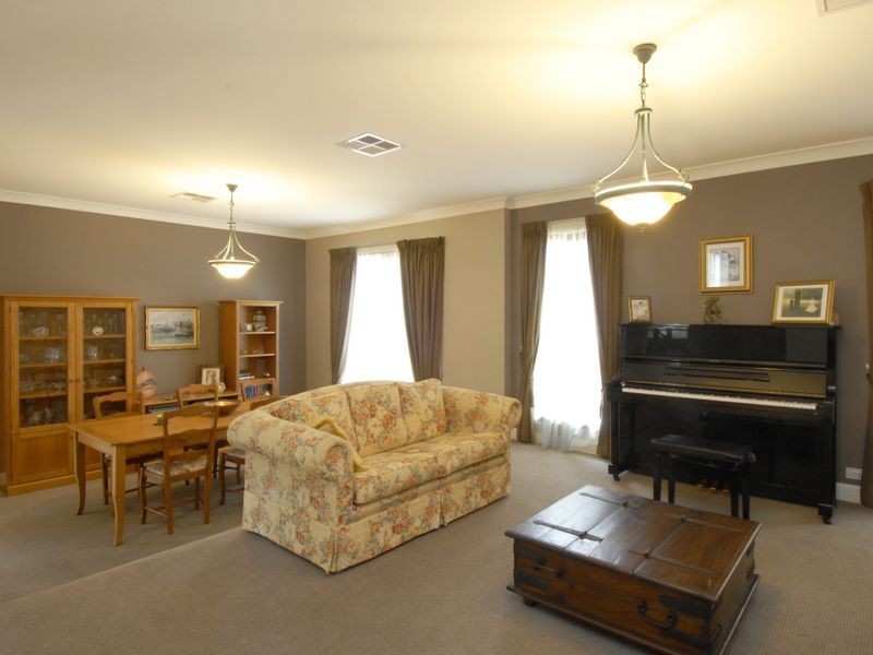 4 Springthorpe Way, Castle Hill NSW 2154