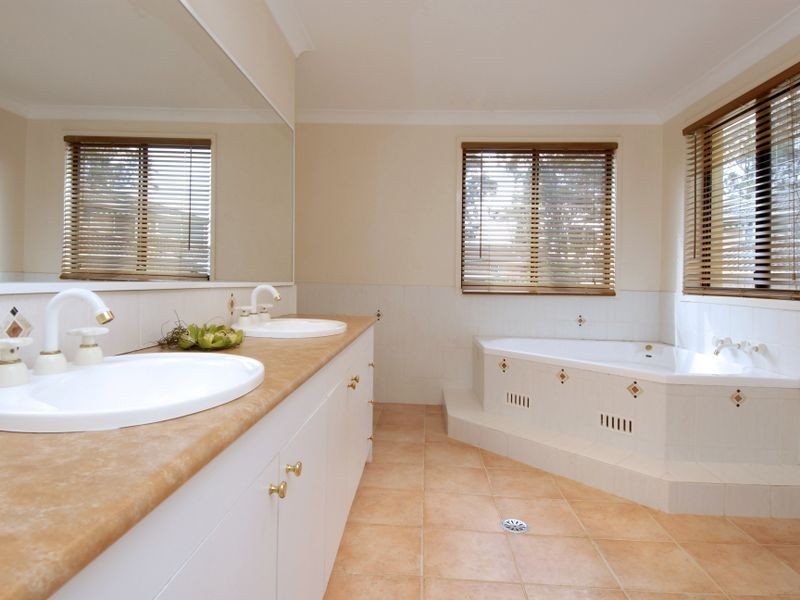 8 Castle Lea Court, Castle Hill NSW 2154