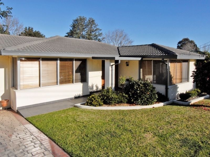25 Ambleside Drive, Castle Hill NSW 2154