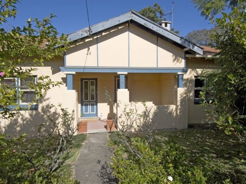 4 Hillmont Avenue, Thornleigh NSW 2120