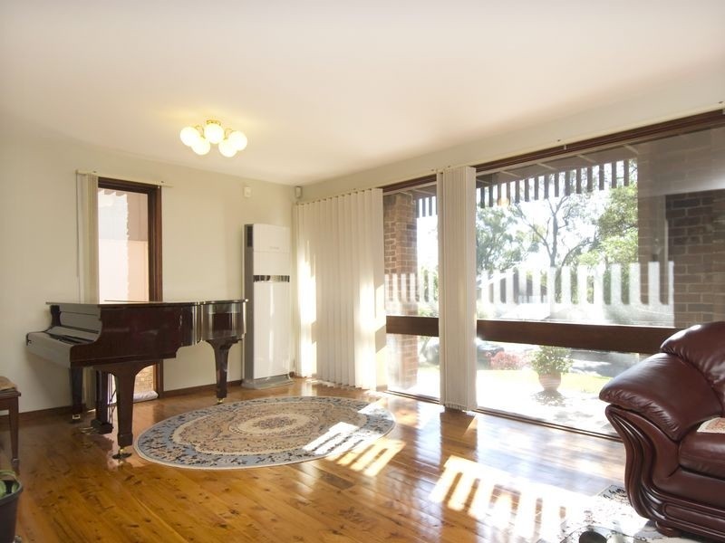 25 Larra Cr, North Rocks NSW 2151