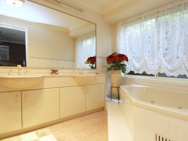 5 Castle Lea Court, Castle Hill NSW 2154