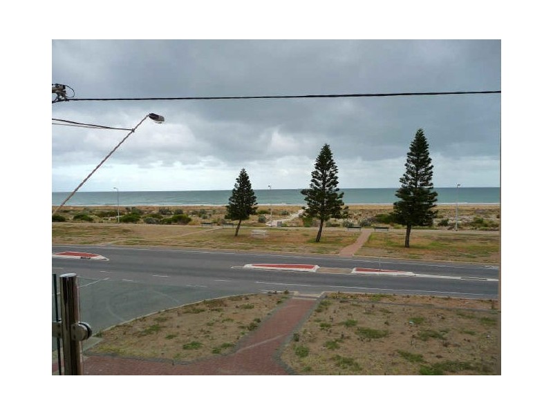 2/184 Esplanade, Largs Bay SA 5016