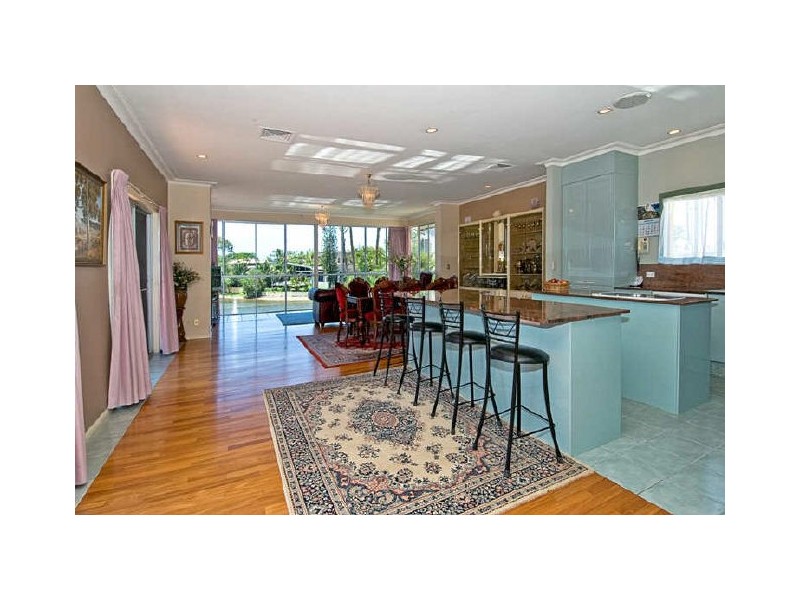 137 Campbell St, Sorrento QLD 4217