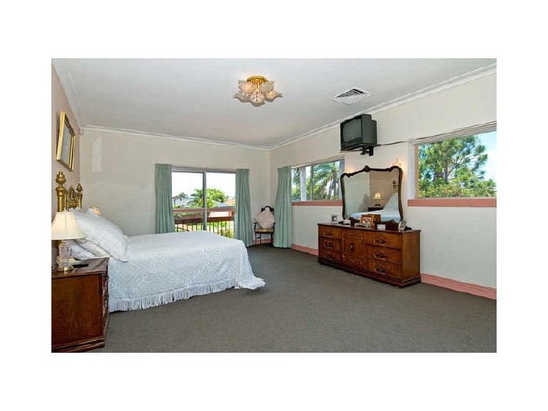 137 Campbell St, Sorrento QLD 4217