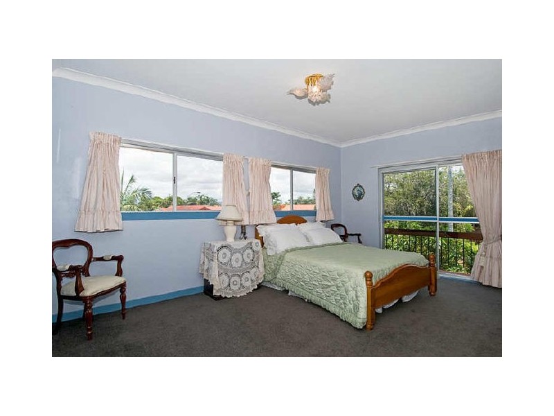 137 Campbell St, Sorrento QLD 4217