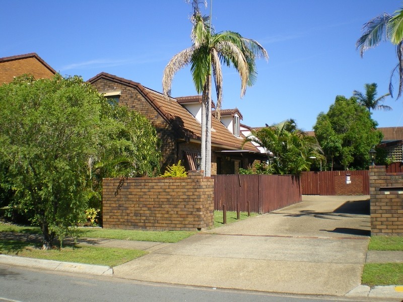 2/15 Duet Drive, Mermaid Waters QLD 4218