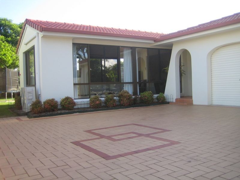 3 Tirau Place, Broadbeach Waters QLD 4218