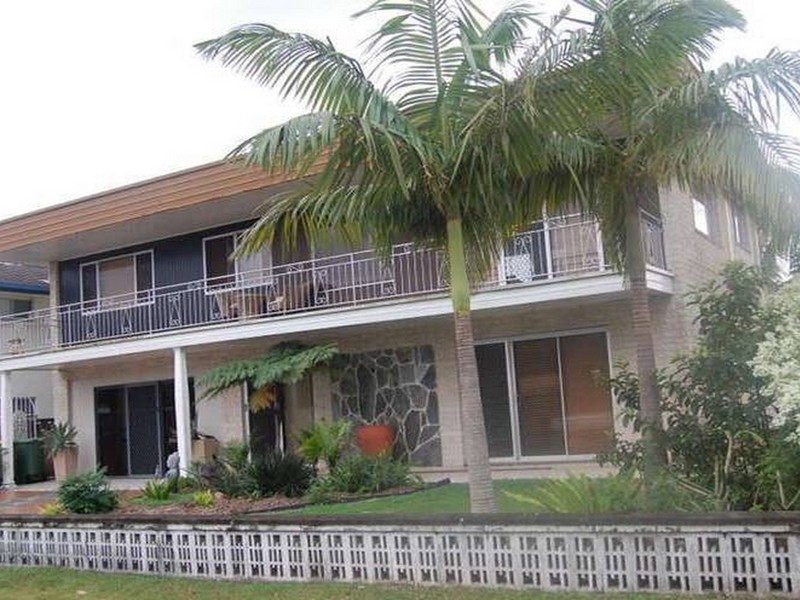 9 Poinciana Blvd, Broadbeach Waters QLD 4218