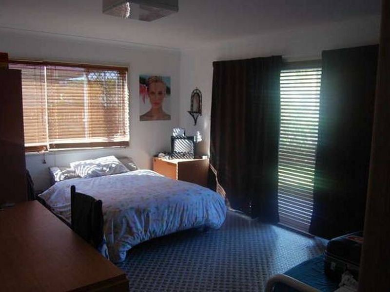 9 Poinciana Blvd, Broadbeach Waters QLD 4218