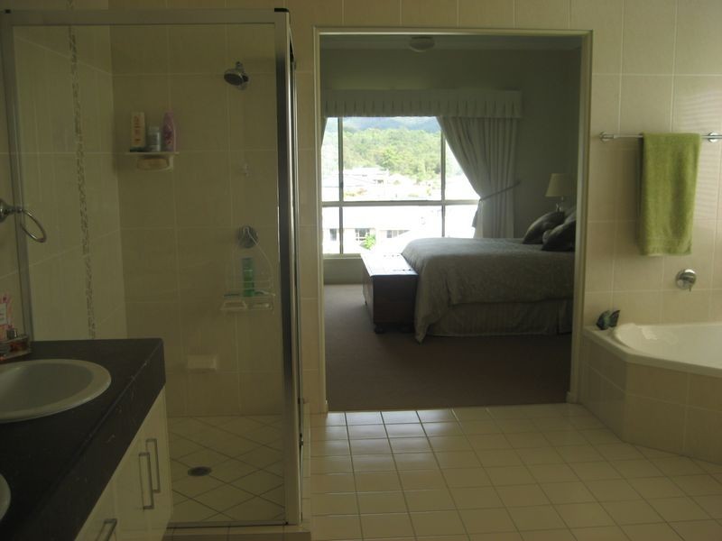 4 Honey Eater Court, Gilston QLD 4211