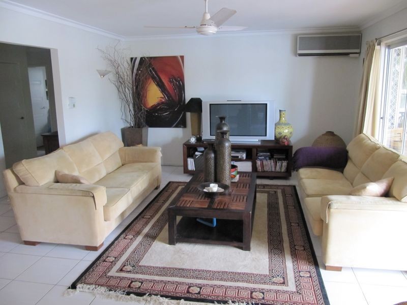 8 Park Avenue, Broadbeach Waters QLD 4218