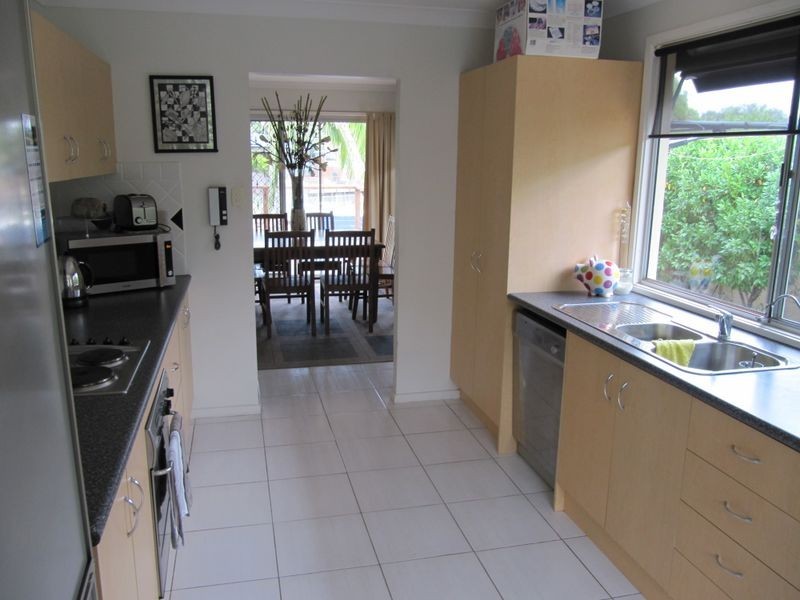 8 Park Avenue, Broadbeach Waters QLD 4218