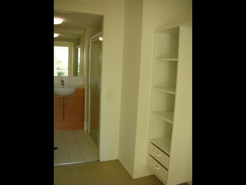 6/2894 Gold Coast Highway, Surfers Paradise QLD 4217