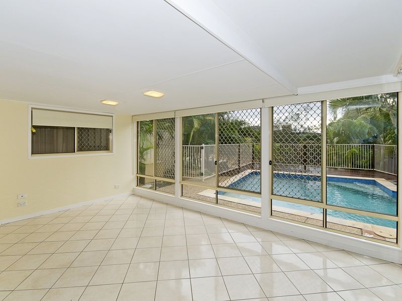 78 Clear Island Rd, Broadbeach Waters QLD 4218
