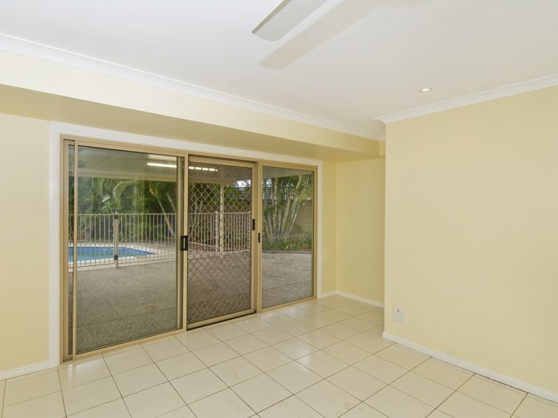 78 Clear Island Rd, Broadbeach Waters QLD 4218